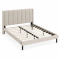 Letto matrimoniale imbottito in tessuto poliestere beige con testiera a pannelli verticali e rete a doghe struttura in MDF e acciaio